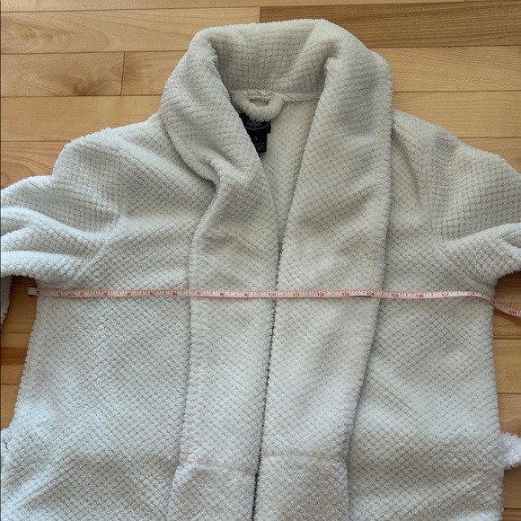 Small Laura Ashley Soft Cream Textured Robe - Picture 5 of 6